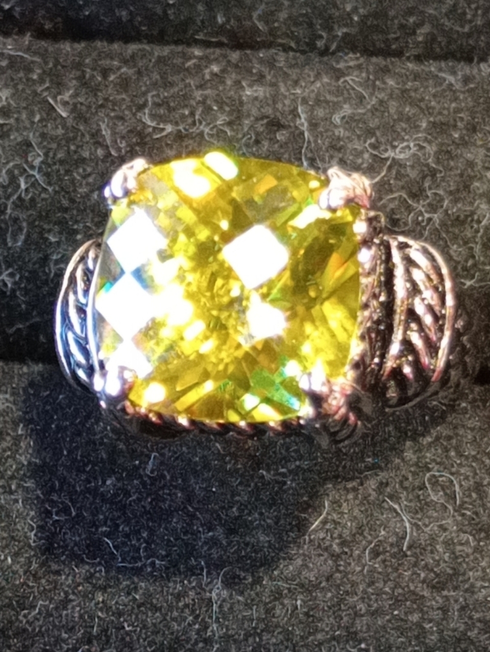 Ring Yellow/Green Cushion-Cut Gemstone Ring With PD Hallmark - Picture 4 of 15